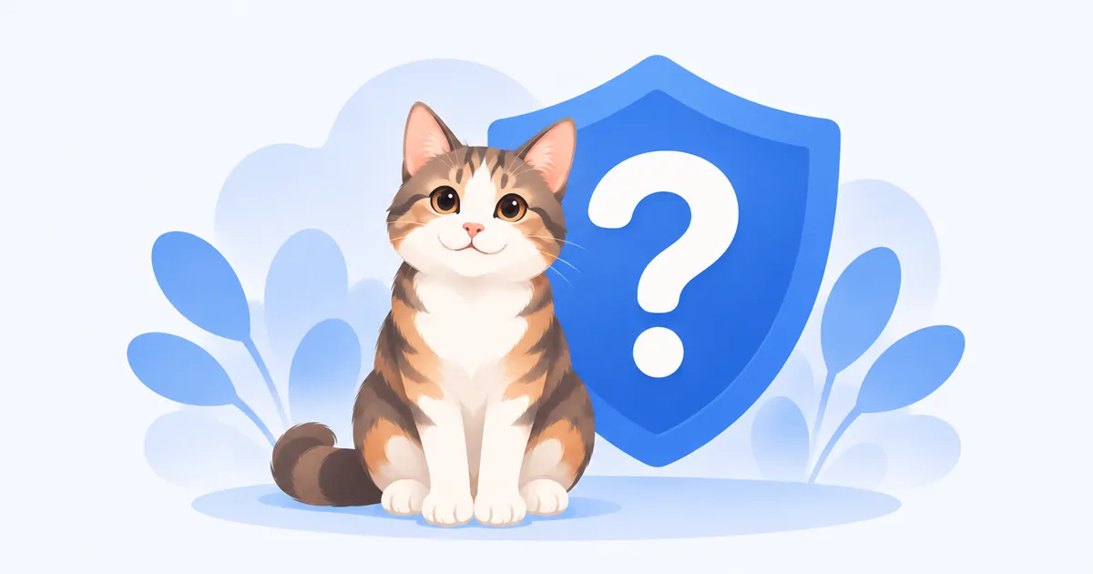 Gato sentado y tranquilo junto a un escudo azul con un interrogante, símbolo de la duda sobre el seguro obligatorio